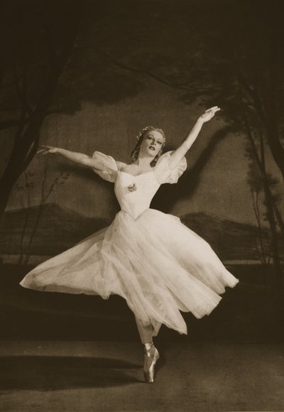 Tatiana Riabouchinska in Les Sylphides, dal Grand Ballet de Monte-Carlo, 1949 da French Photographer